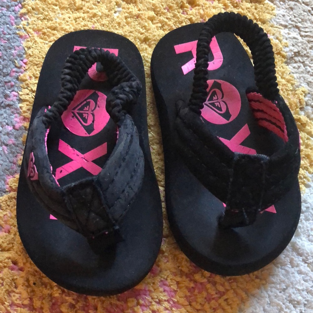 Black and Pink Roxy Baby Sandals